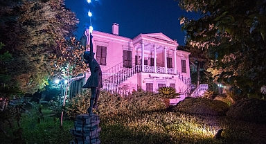 Bornova Belediyesi’nden pembe ışıklı farkındalık