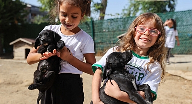 Buca Belediyesi miniklere hayvan sevgisi aşılıyor