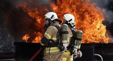 Depremzede Simge itfaiyeci oldu