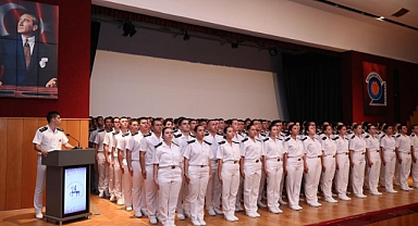 DEÜ'lü genç denizciler yeminlerini ettiler