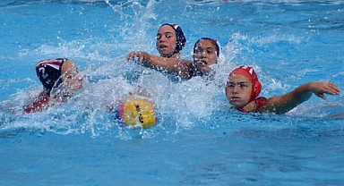 Dostluk turnuvasında kupa İzmir'in