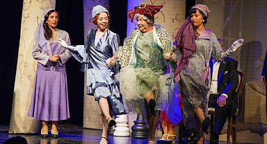 Gaziemir’de sezon “Veda” oyunuyla açıldı