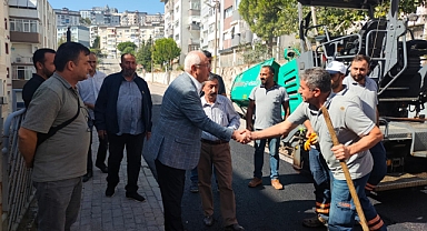 Karabağlar’da asfaltlama ekipleri Yurtoğlu'nda