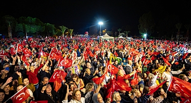 Karşıyaka’da Volkan Konak ile Cumhuriyet şöleni