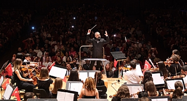 Narlıdere'de 100. Yıl coşkusu: Çocuklar sahne aldı
