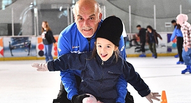 Aşık Veysel Buz Sporları Salonu'nda tatil yoğunluğu