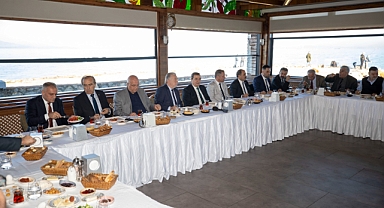 Başkan Batur esnafla bir araya geldi