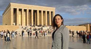 Filiz Başkan'dan 10 Kasım'da Efes Selçuk Gençliğine Atatürk hediyesi
