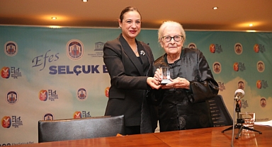İoanna Kuçuradi Efes Selçuk'ta özgürlüğü anlattı