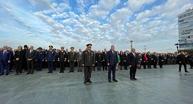 İzmir Ata'sını anıyor… Meydanda resmi tören!