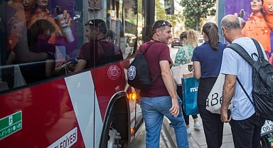 İzmir’de 100. yıl coşkusu toplu ulaşım rakamlarına da yansıdı