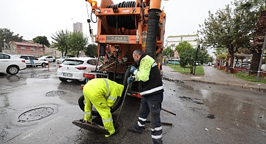 İzmir'de yağmur alarmı: Bin 500 personel sahada 