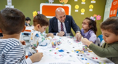 Masal Evi çocuklarından Başkan Soyer'e sürpriz