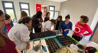 Meslek Fabrikası eğitimlerinde sertifika heyecanı