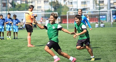 Narlıdere'nin minikleri play-off'u garantiledi.