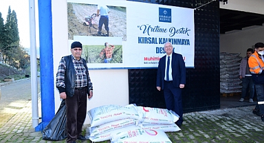 Başkan Selvitopu gübre dağıtımında konuştu: Üreticimizi asla yalnız bırakmayacağız