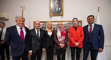 Başkan Soyer’e destek ziyaretleri