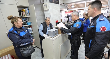 Bayraklı zabıtası yılbaşı denetimi yaptı