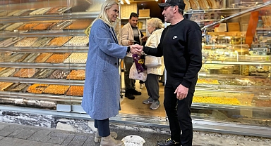 Bayraklılı esnaftan Gazeteci Jale Karasu’ya tam destek