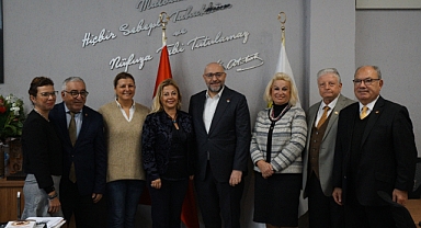 Dr. Buğra Gökce, genç meslektaşlarının fikirlerini dinledi