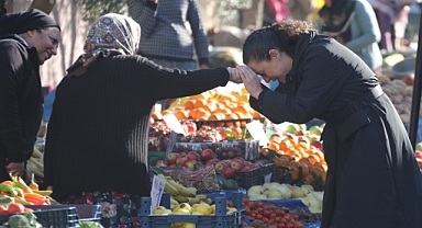 Filiz Başkan'a pazarda sıcak karşılama 