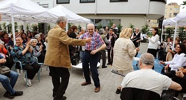 Gündüz Yaşam Merkezi Karşıyakalılara umut olmaya devam ediyor