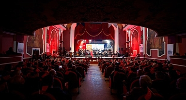 Kemeraltı’nın asırlık işletmelerine onur plaketi