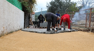 Kuyucak kilit parke ile döşeniyor