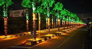 Menemen'in merkezi ışıl ışıl parladı