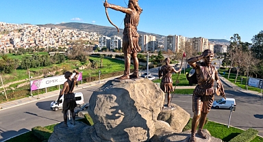 Amazon Kadın heykelleri Bayraklı’ya çok yakıştı!