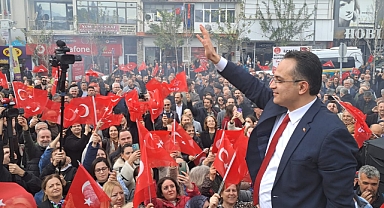 Atila'ya Bornova'da sevgi seli...