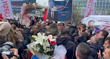 CHP İzmir Büyükşehir Adayı Tugay’a coşkulu karşılama: Oy rekoru kıracağız!