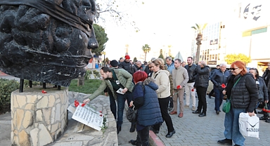  Efes Selçuk'ta Uğur Mumcu ve demokrasi şehitleri anıldı 