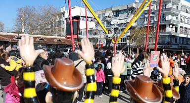  Efes Selçuklu çocuklar yarıyıl çocuk şenliğini sevdi 