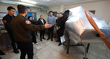 İnsansız yangın söndürme uçağı için çalışan öğrencilere Efes Selçuk Belediyesi'nden destek