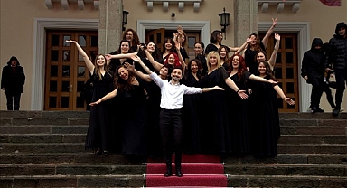  İzmir Büyükşehir Belediyesi Çoksesli Kadınlar Korusu CSO Ada Ankara Sahnesi’nde