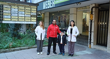  Küçük Berat’a Türk Kızılay’dan işitme cihazı