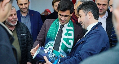 AK Partili Kırkpınar Bayraklı’yı kapı kapı geziyor