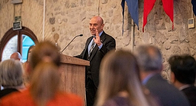 Başkan Soyer'e veda buluşmasında muhtarlardan destek geldi