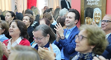 Çiftçioğlu, türkü söyledi; destek sözü verdi 