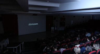 DEÜ'nün Deprem Belgeselinin ilk gösterimi DESEM'de yapıldı