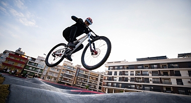 Karşıyaka’da heyecanın adresi Pump Track Bisiklet Parkuru oldu