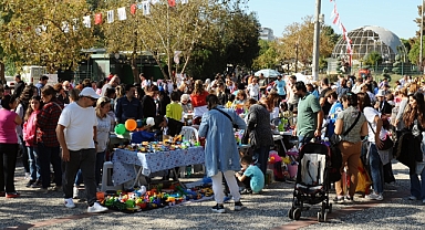 Karşıyaka’da Sevgililer Günü Pazarı