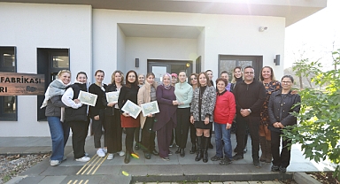 Kursiyerler sertifikalarını Filiz Başkan'dan aldı