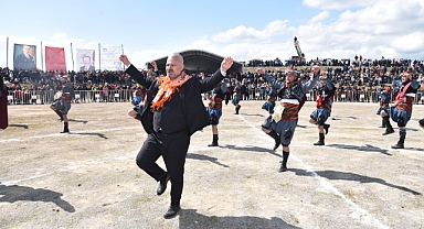Menemen Forklorik Deve gösterisi
