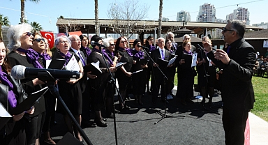  3. Yaş Üniversiteli çınarlardan Karşıyaka’da coşkulu şenlik