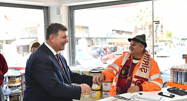Başkan Tugay Gıda Çarşısı esnafını ziyaret etti
