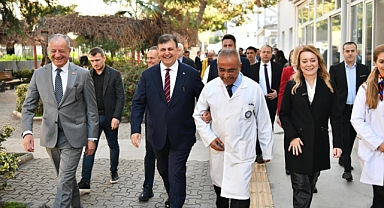 Cemil Tugay meslektaşlarıyla buluştu