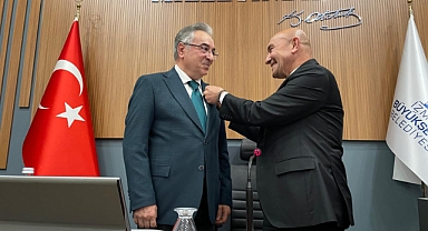 CHP'den son dakika transferi... Rozeti Soyer taktı!