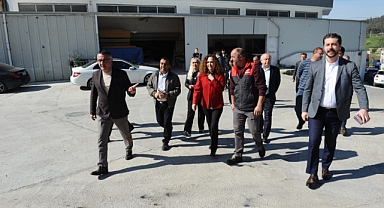 CHP Karşıyaka Adayı Ünsal sanayi sitesi esnafıyla buluştu 